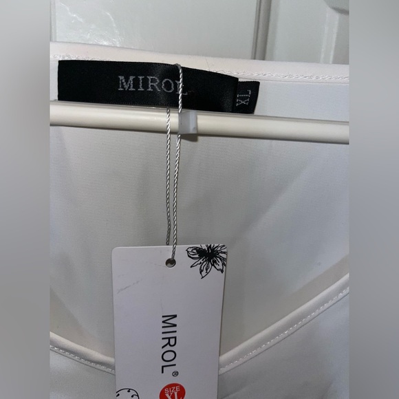 Reseller Bundle Box 5 total Pieces (4 NWT!+ 1 preloved) Closet Cleanout - Picture 3 of 15